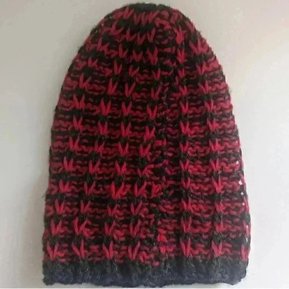 Red and Black Handmade Knitted Hat Touque - Picture 2 of 6